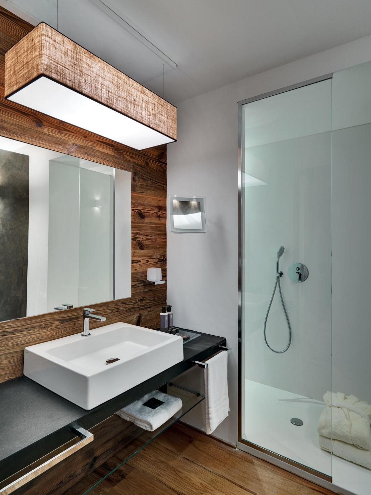 Montana & Spa, By R Collection